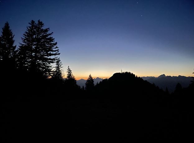Sonnenaufgangswanderung auf die Mondspitze mit Angi und Anna